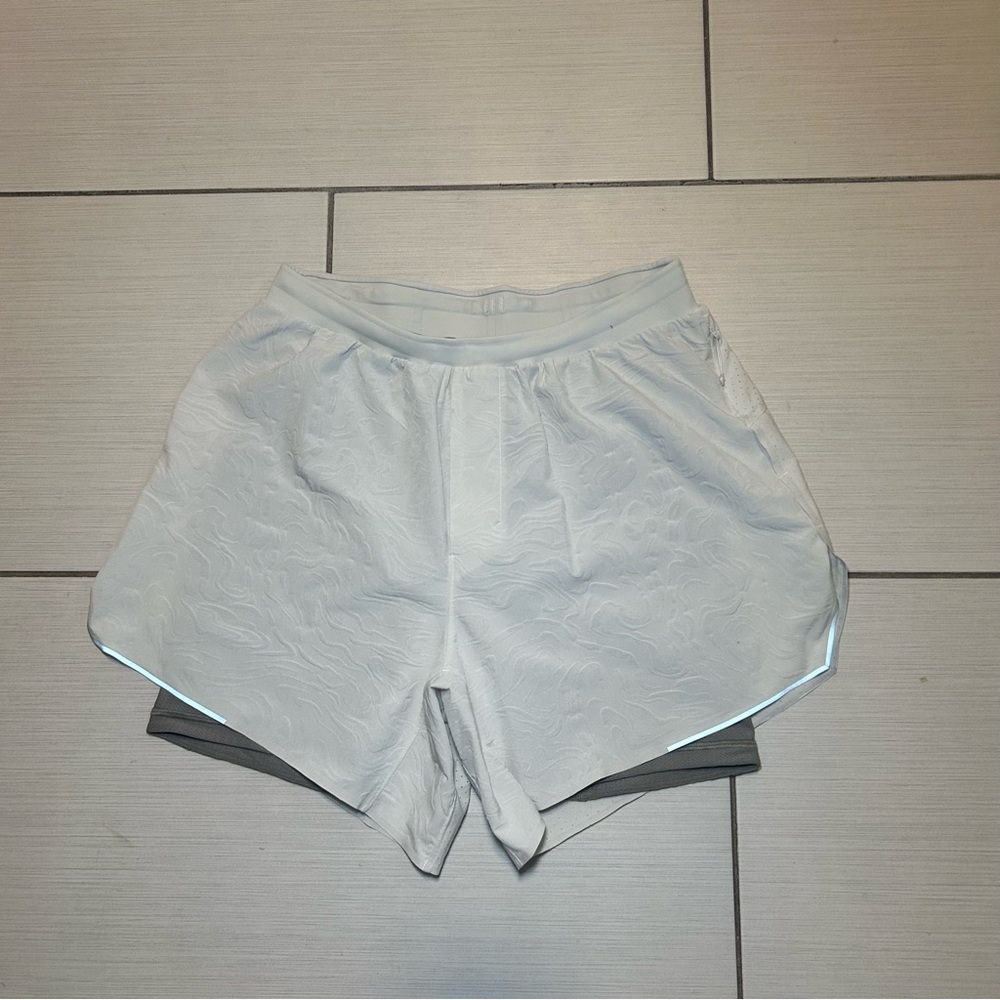 Lululemon Shorts with Liner Mens sz S